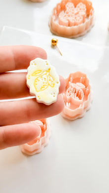 Zizi Lemon Frame Cutter: Scalloped Oval Citrus Shape for Polymer Clay