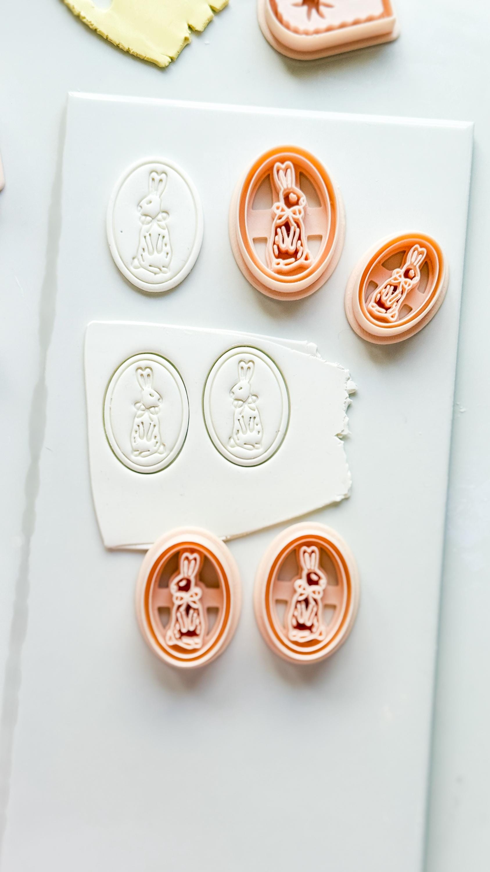Soli Bunny Frame Cutter: Oval Easter Rabbit Frame for Polymer Clay