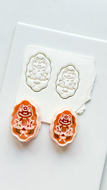 Tavi Floral Frog Clay Cutter: Scalloped Oval Frame for Polymer Clay