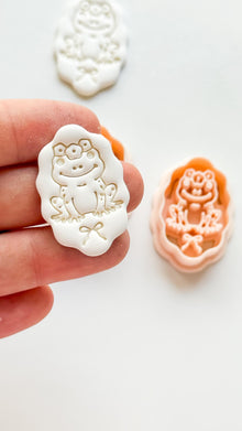 Tavi Floral Frog Clay Cutter: Scalloped Oval Frame for Polymer Clay
