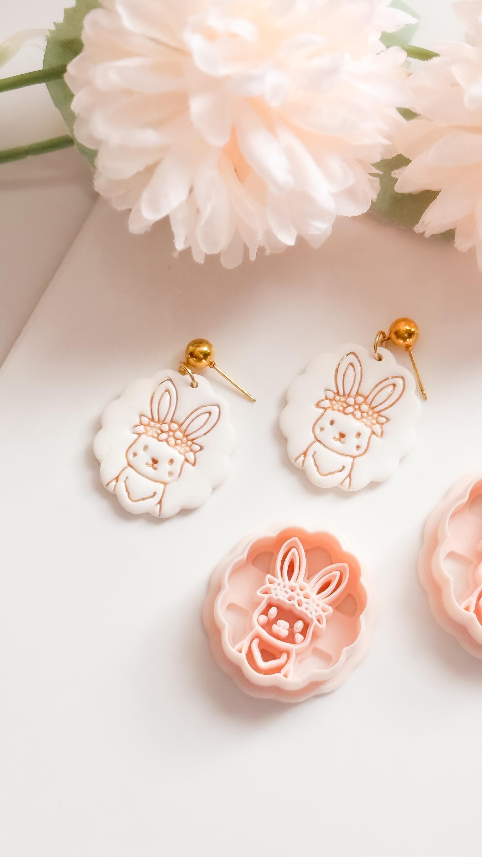 Daisy Bunny Polymer Clay Cutter: Scalloped Edge Floral Rabbit