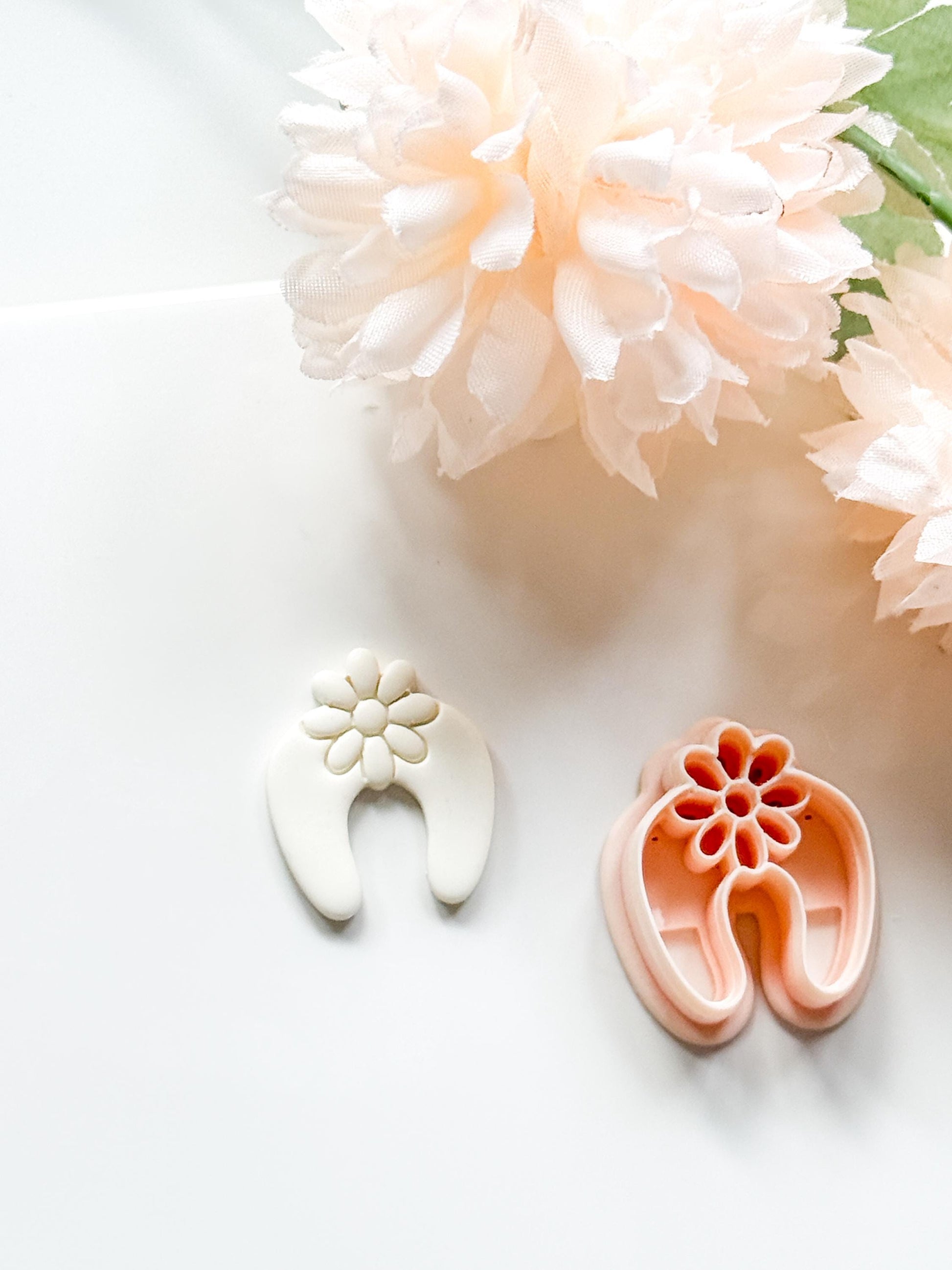 Arch Lila Clay Cutter: Floral U-Shape Design for Polymer Clay Jewelry