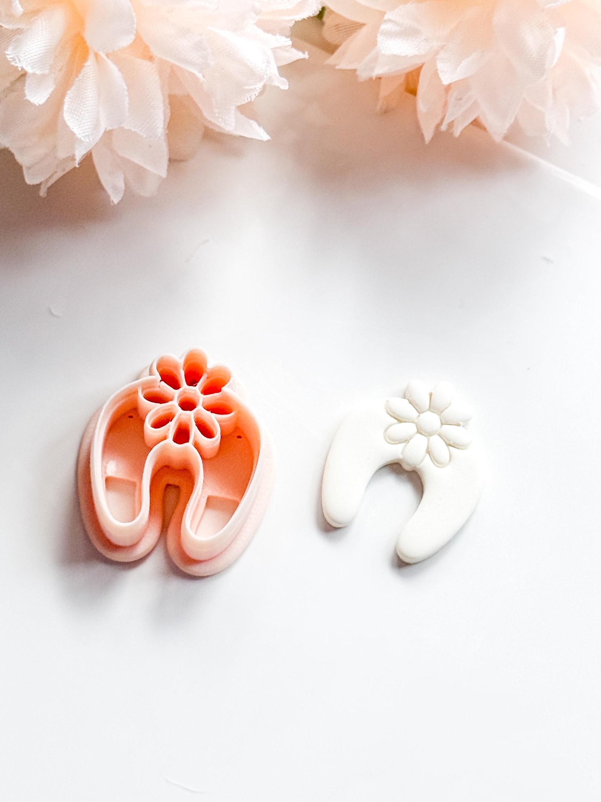 Arch Lila Clay Cutter: Floral U-Shape Design for Polymer Clay Jewelry