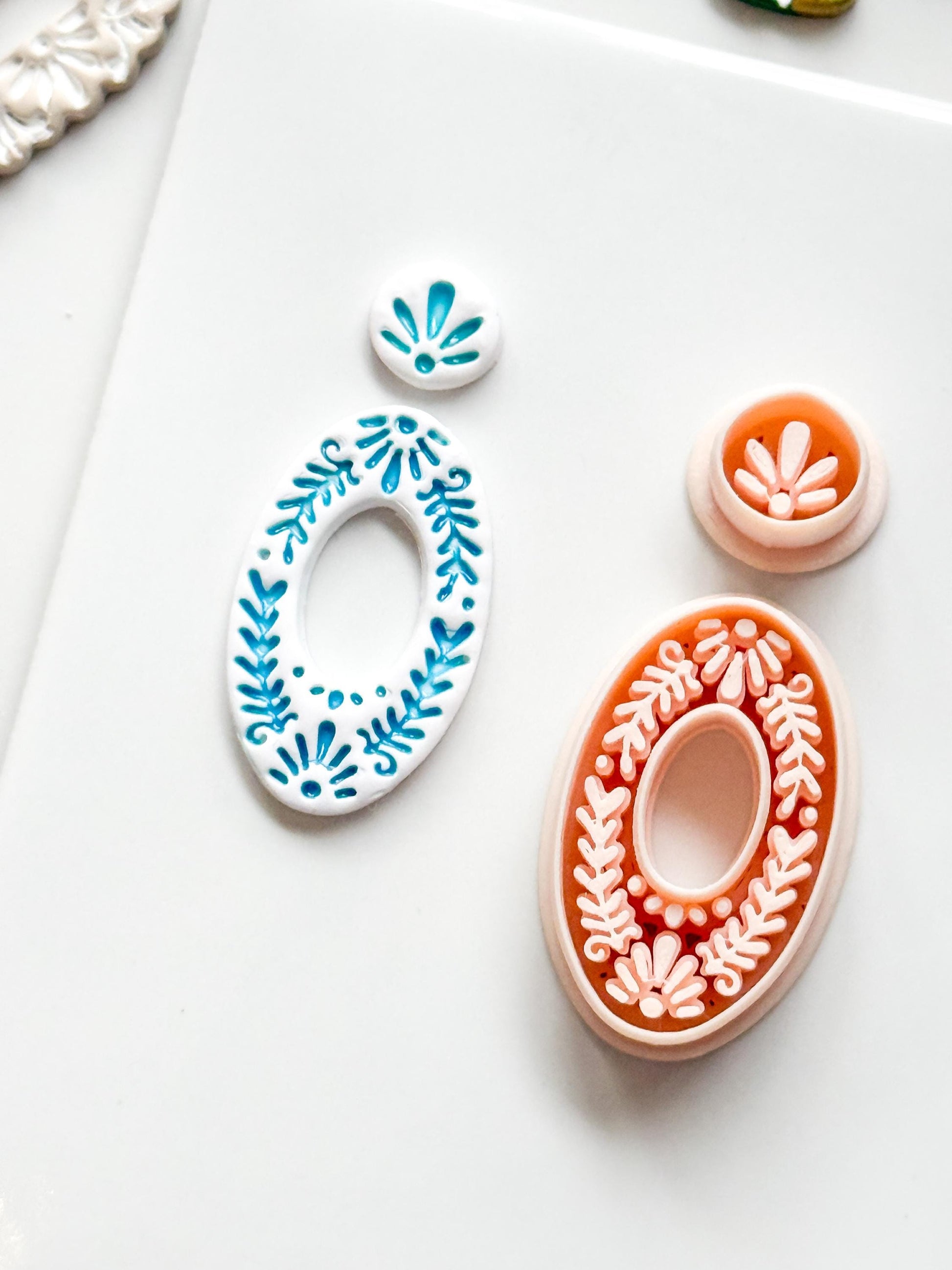 Jardín Oval Clay Cutter: Ornate Floral for Polymer Clay