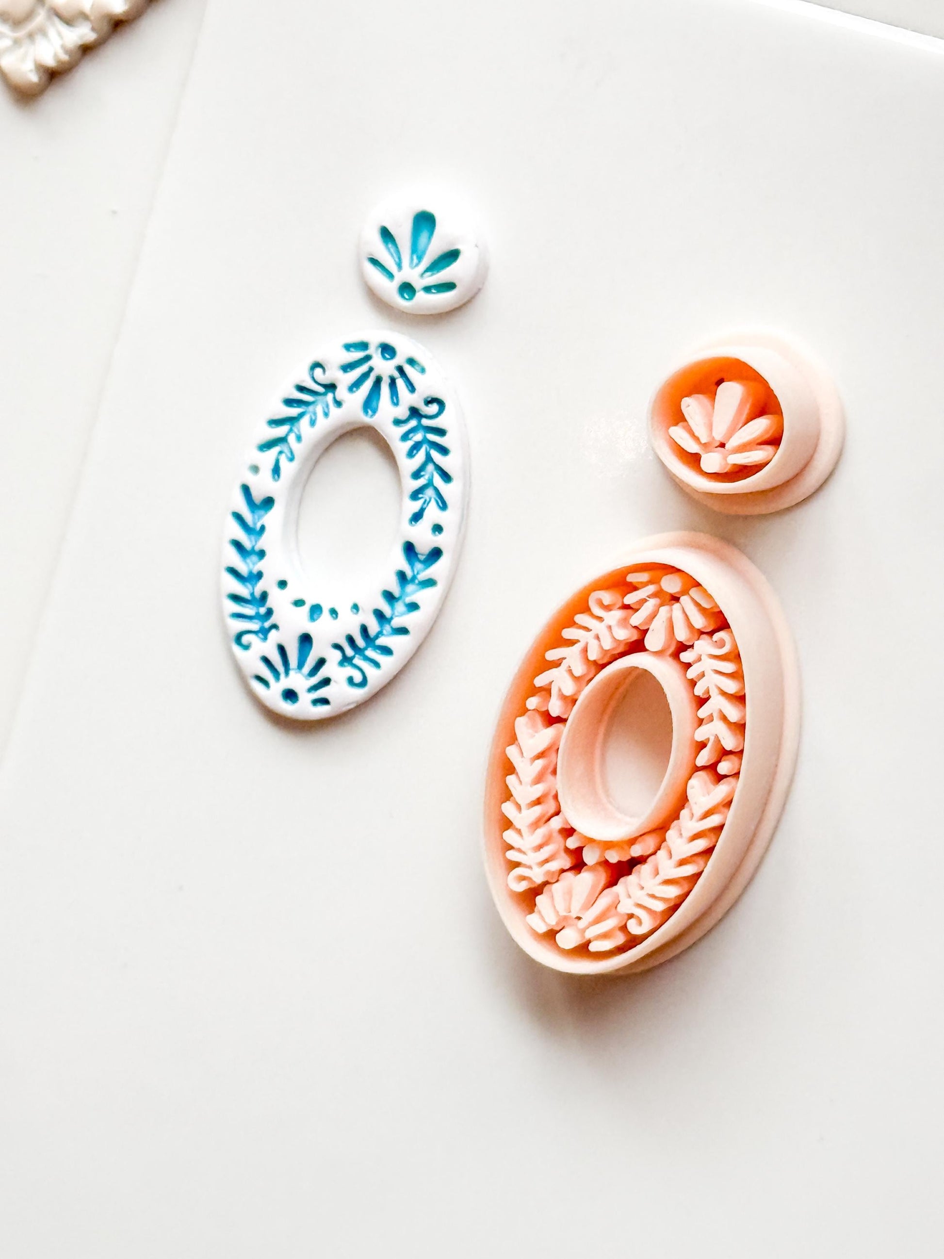 Jardín Oval Clay Cutter: Ornate Floral for Polymer Clay