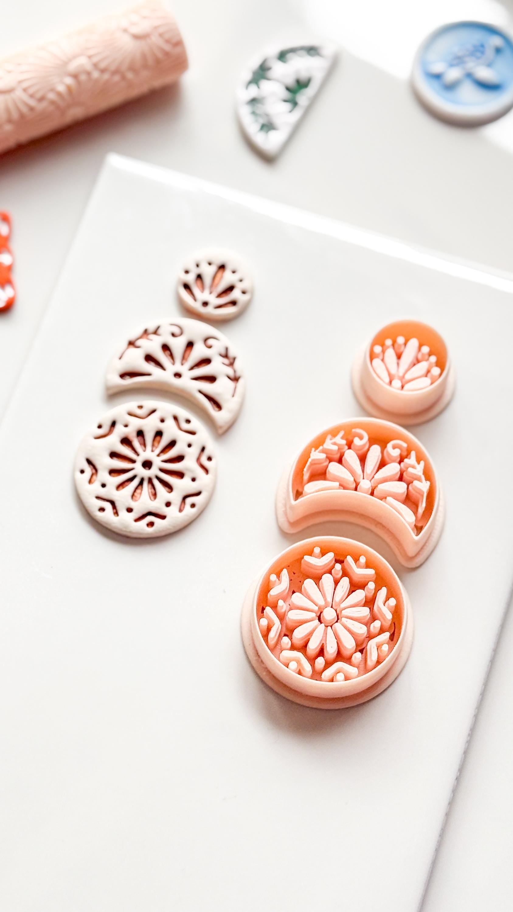 Medalla Tres Clay Cutter: Triple Tier Floral Arch for Polymer Clay