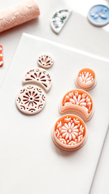 Medalla Tres Clay Cutter: Triple Tier Floral Arch for Polymer Clay