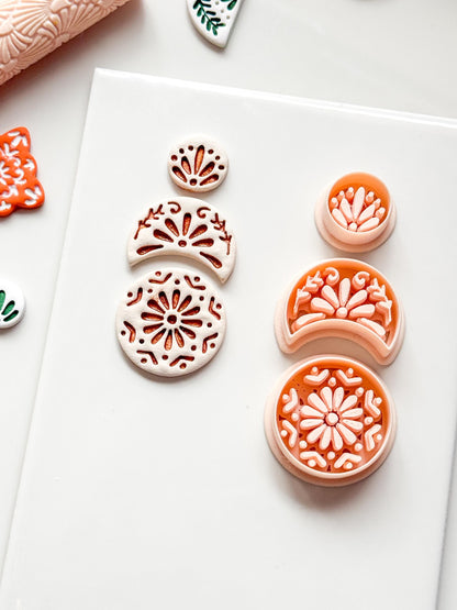 Medalla Tres Clay Cutter: Triple Tier Floral Arch for Polymer Clay
