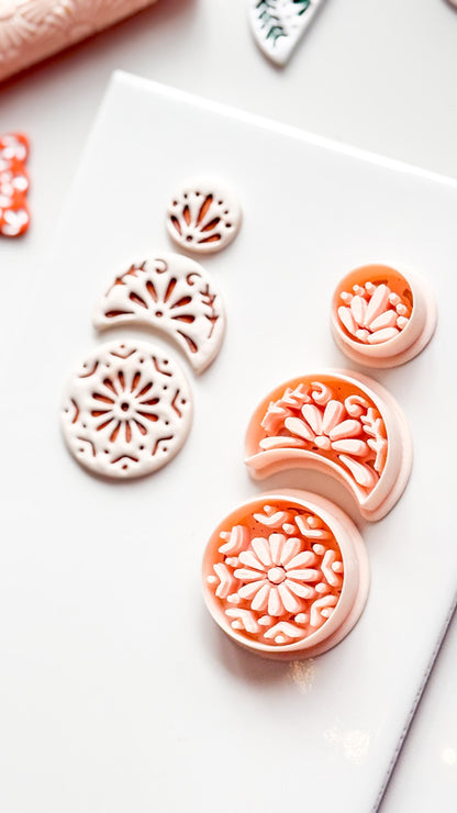 Medalla Tres Clay Cutter: Triple Tier Floral Arch for Polymer Clay