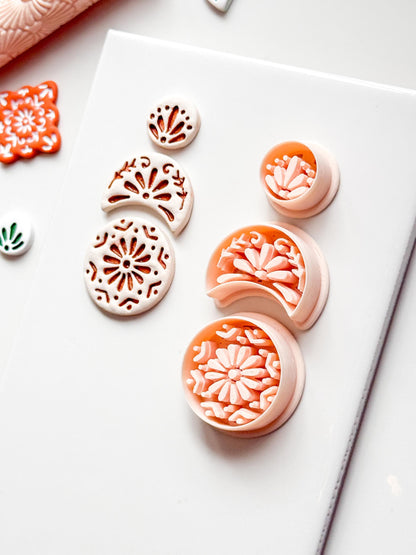 Medalla Tres Clay Cutter: Triple Tier Floral Arch for Polymer Clay