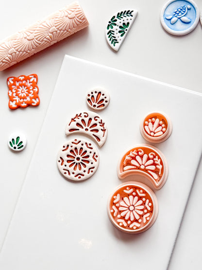 Medalla Tres Clay Cutter: Triple Tier Floral Arch for Polymer Clay