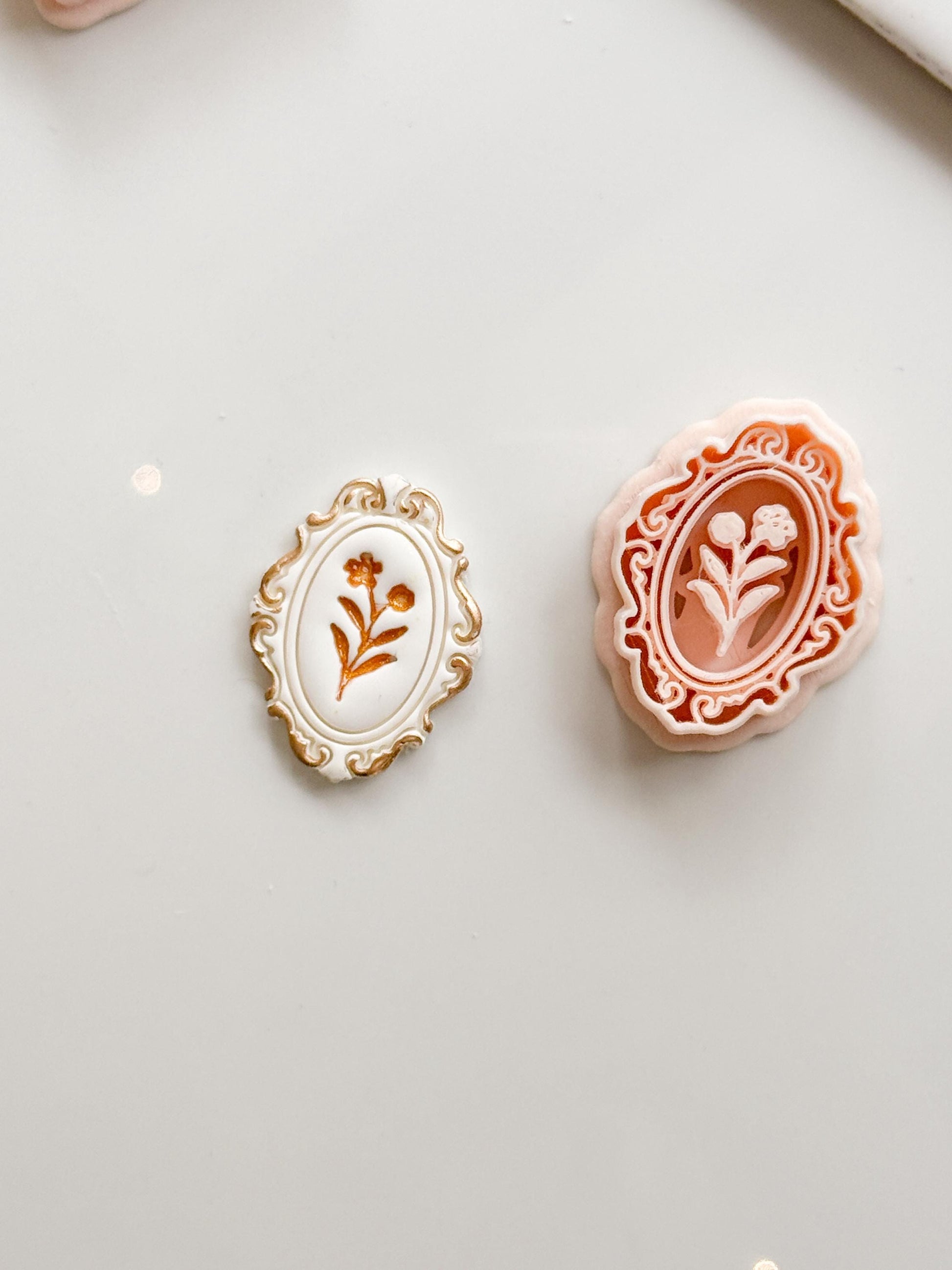 Auri Floral Oval Frame Cutter - Embossed Botanical Filigree