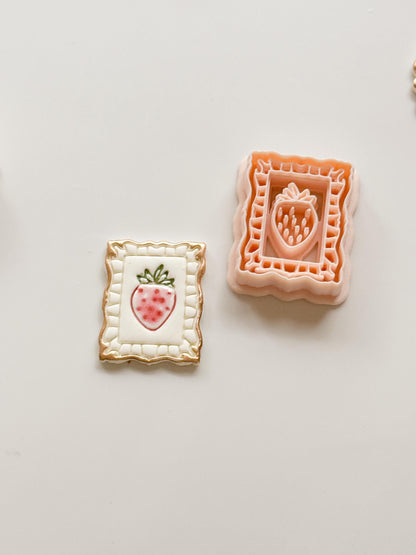 Lira Strawberry Frame Clay Cutter: Embossed Fruit Stamp