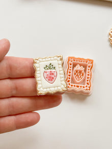 Lira Strawberry Frame Clay Cutter: Embossed Fruit Stamp