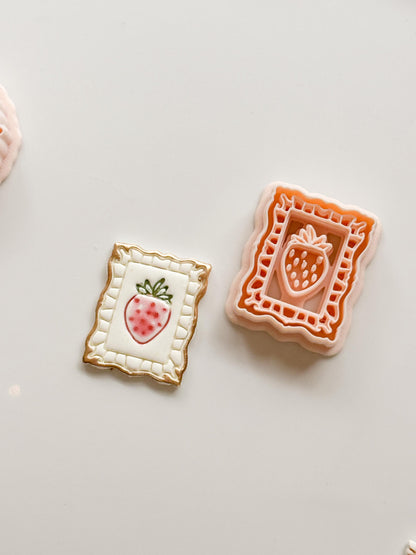 Lira Strawberry Frame Clay Cutter: Embossed Fruit Stamp