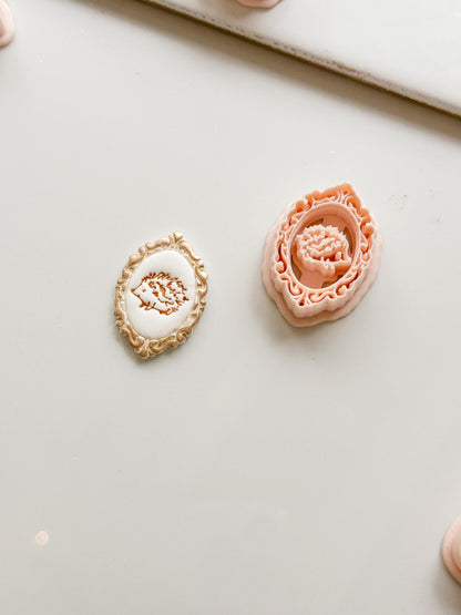 Nilo Hedgehog Oval Frame Cutter: Embossed Ornate Filigree