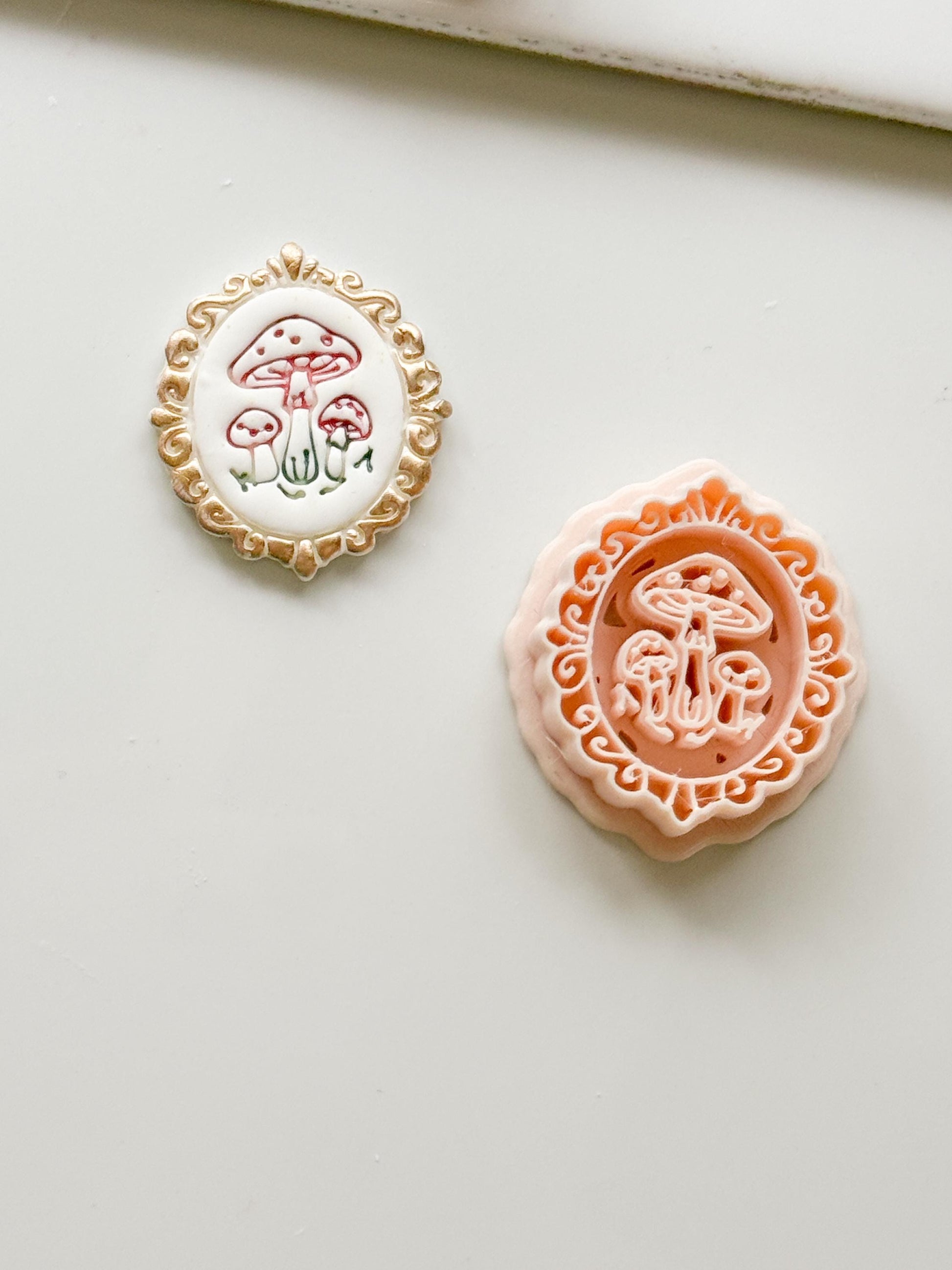 Noe Mushroom Clay Cutter: Embossed Fungi Oval Frame