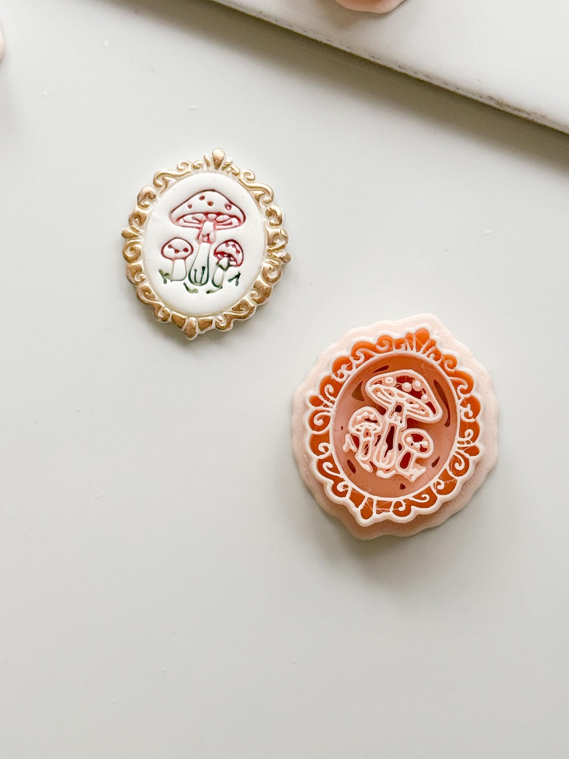 Noe Mushroom Clay Cutter: Embossed Fungi Oval Frame