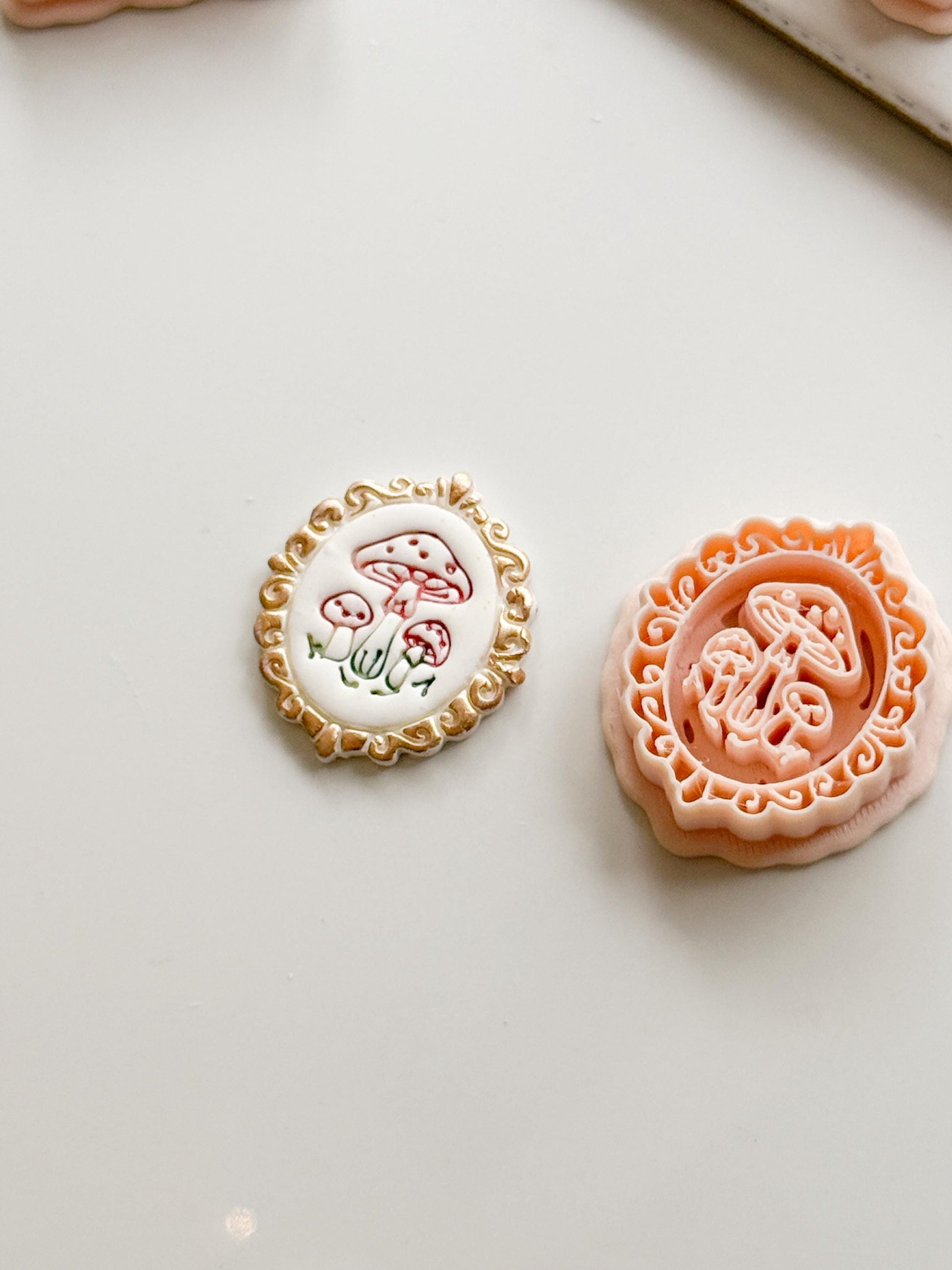 Noe Mushroom Clay Cutter: Embossed Fungi Oval Frame