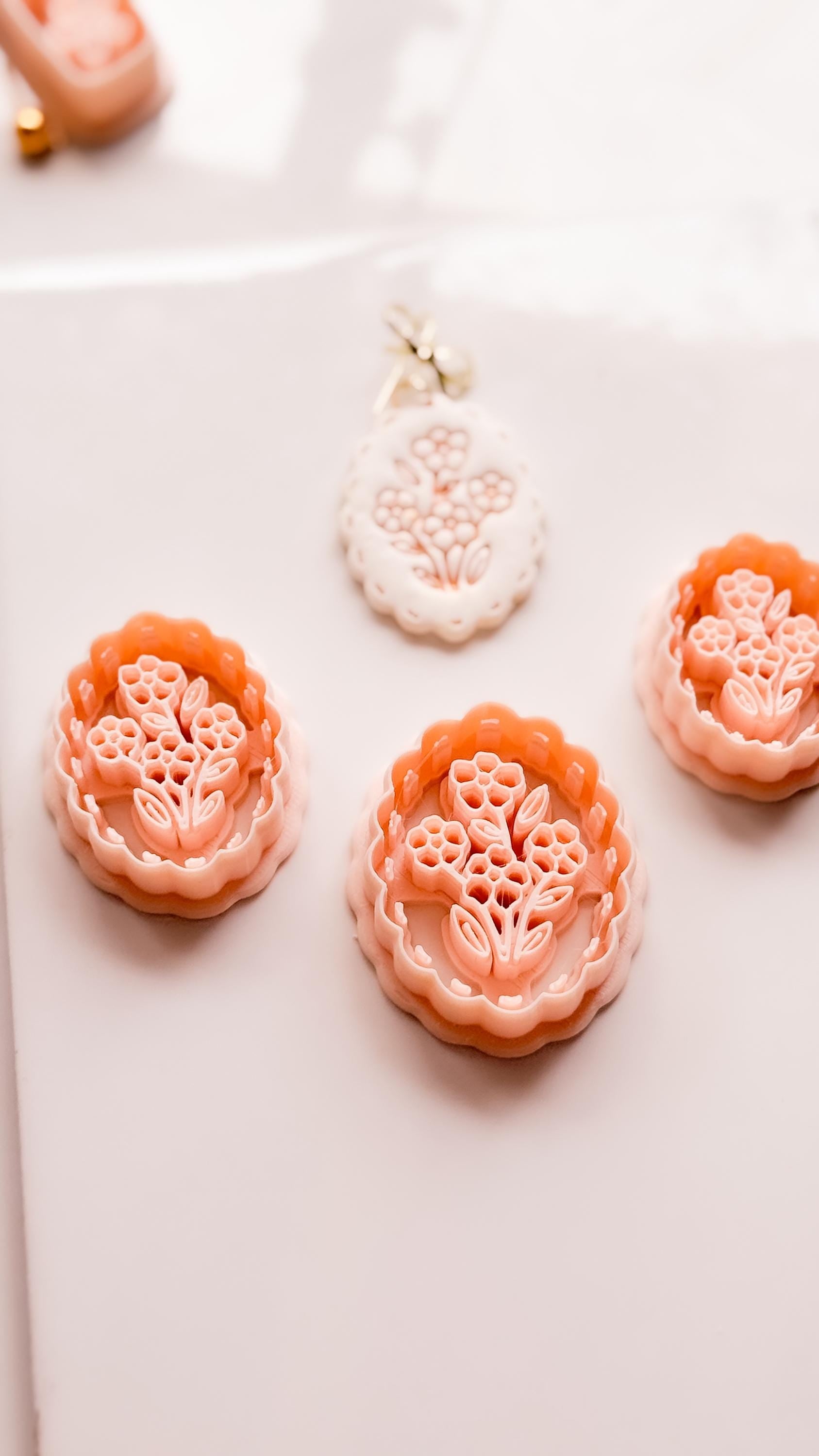 Flori Bloom Cutter: Scalloped Floral Earring Shape for Polymer Clay