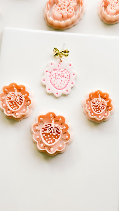 Frua Strawberry Cutter: Scalloped Fruit Shape for Polymer Clay Earring
