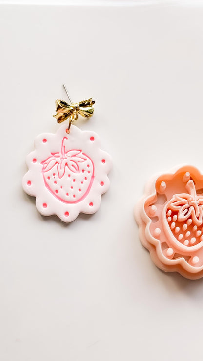 Frua Strawberry Cutter: Scalloped Fruit Shape for Polymer Clay Earring
