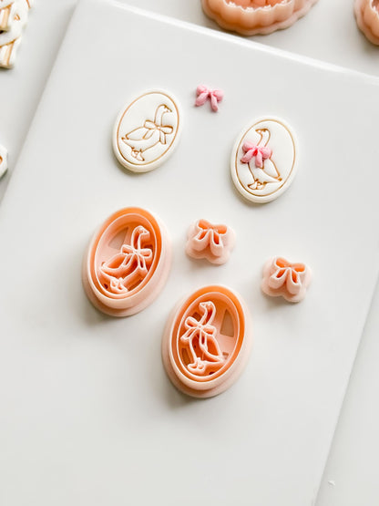 Gubo Goose Oval Cutter: Bird with Bow for Polymer Clay