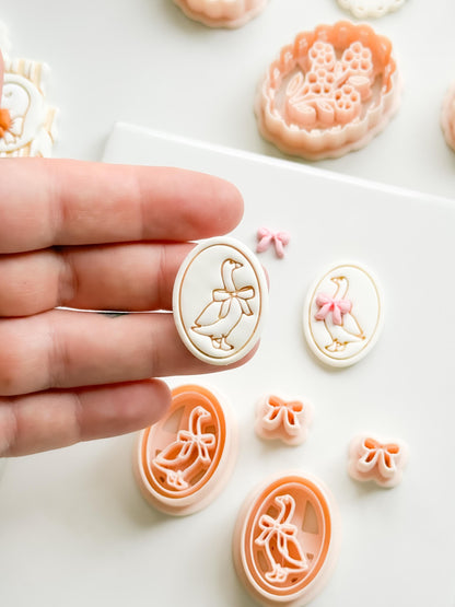 Gubo Goose Oval Cutter: Bird with Bow for Polymer Clay