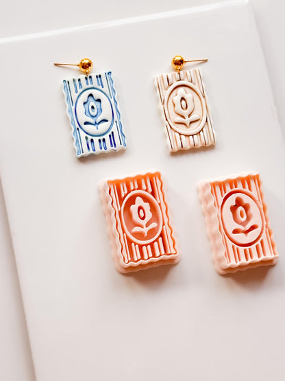 Kiri Stripe Frame Cutter: Scalloped Rectangle Emboss Tool for Polymer Clay