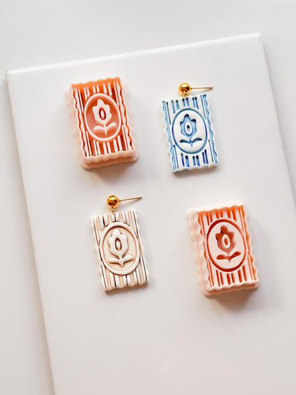 Kiri Stripe Frame Cutter: Scalloped Rectangle Emboss Tool for Polymer Clay