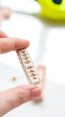 Livi Leaf Cutter: Botanical Scalloped Bar for Polymer Clay