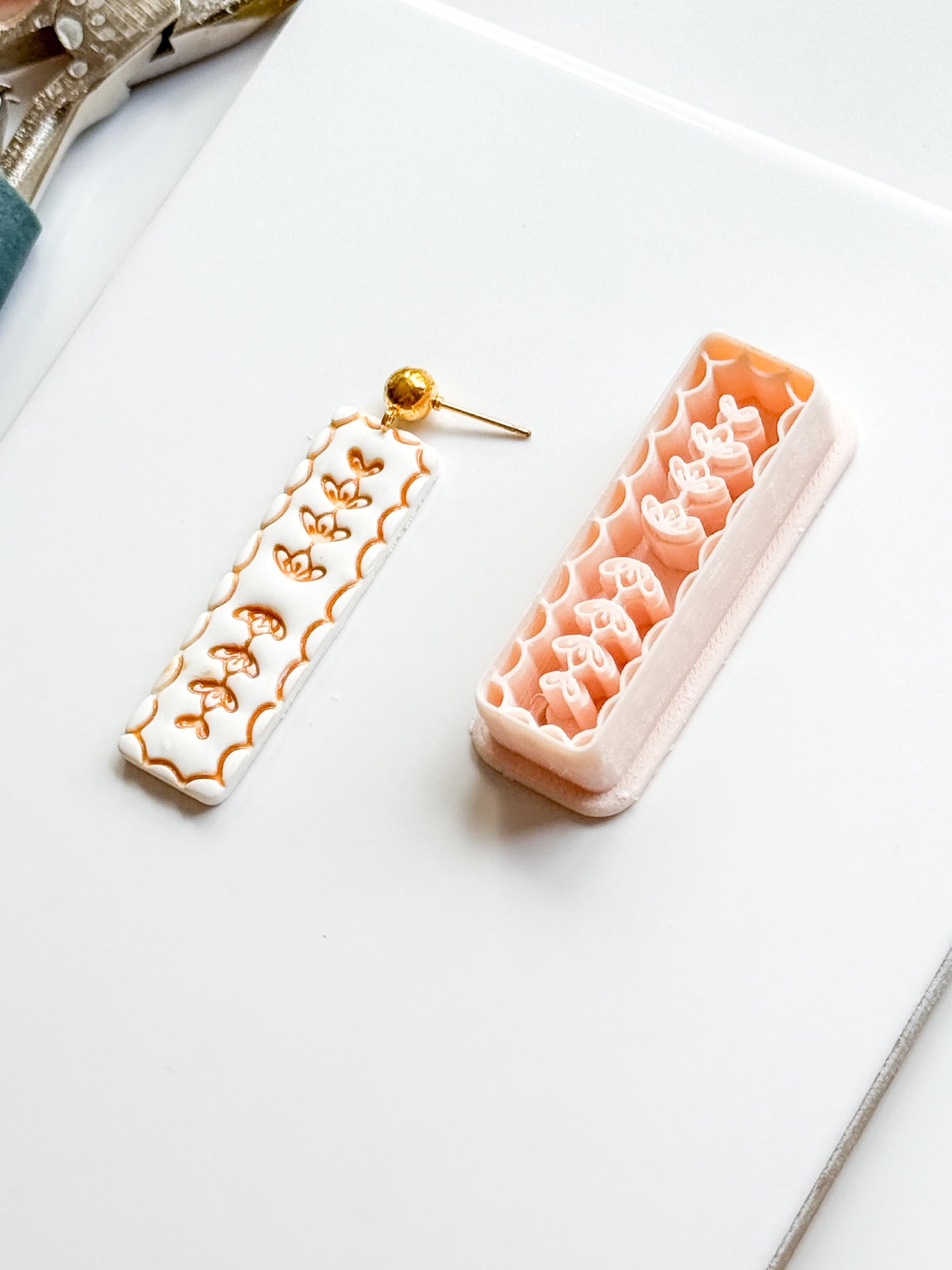 Livi Leaf Cutter: Botanical Scalloped Bar for Polymer Clay