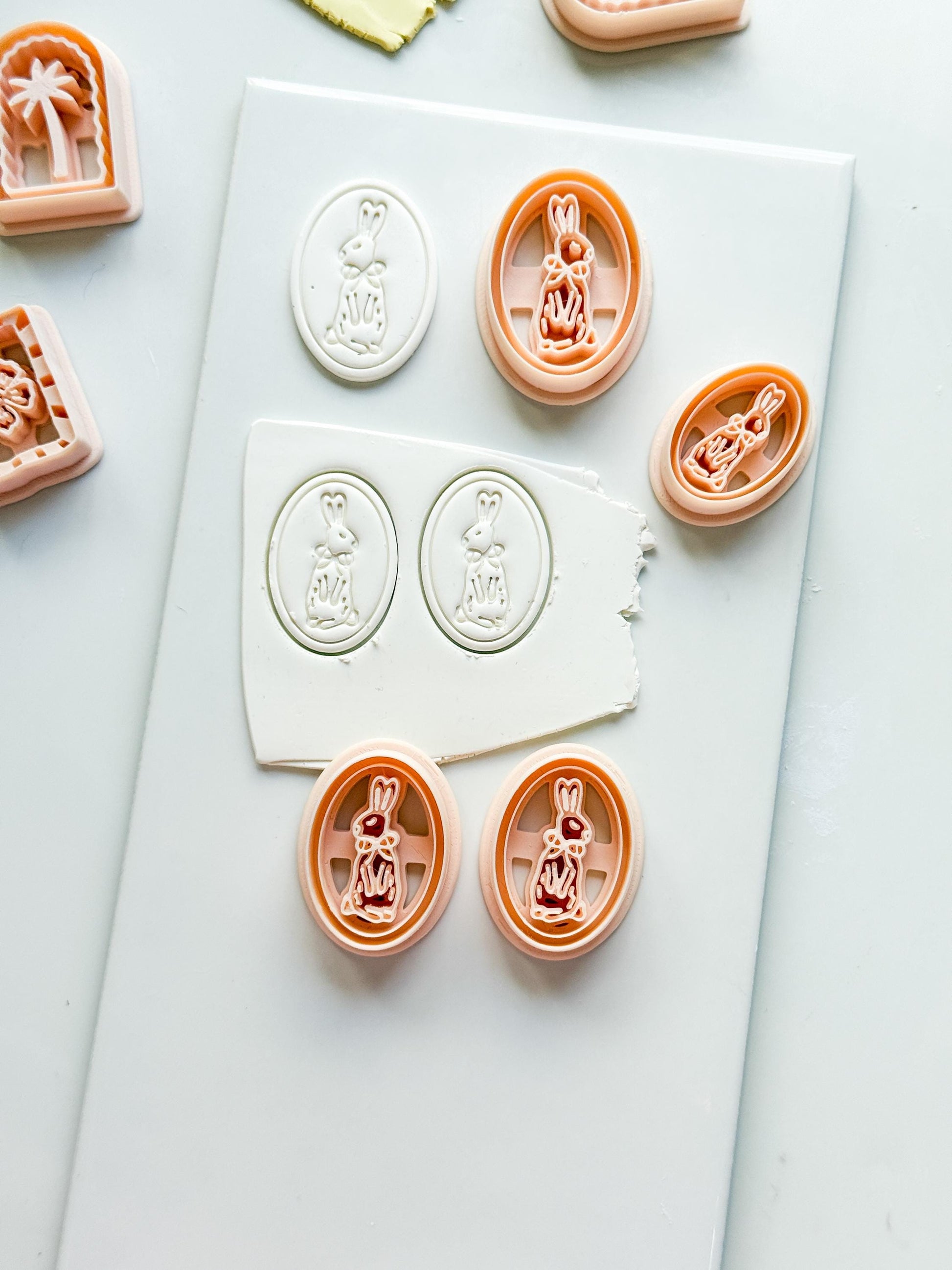Soli Bunny Frame Cutter: Oval Easter Rabbit Frame for Polymer Clay