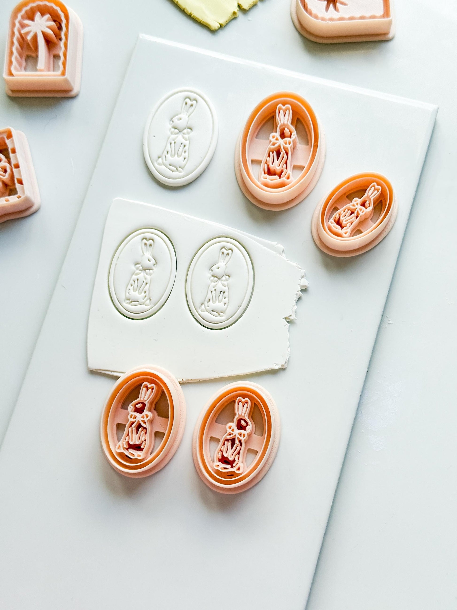 Soli Bunny Frame Cutter: Oval Easter Rabbit Frame for Polymer Clay