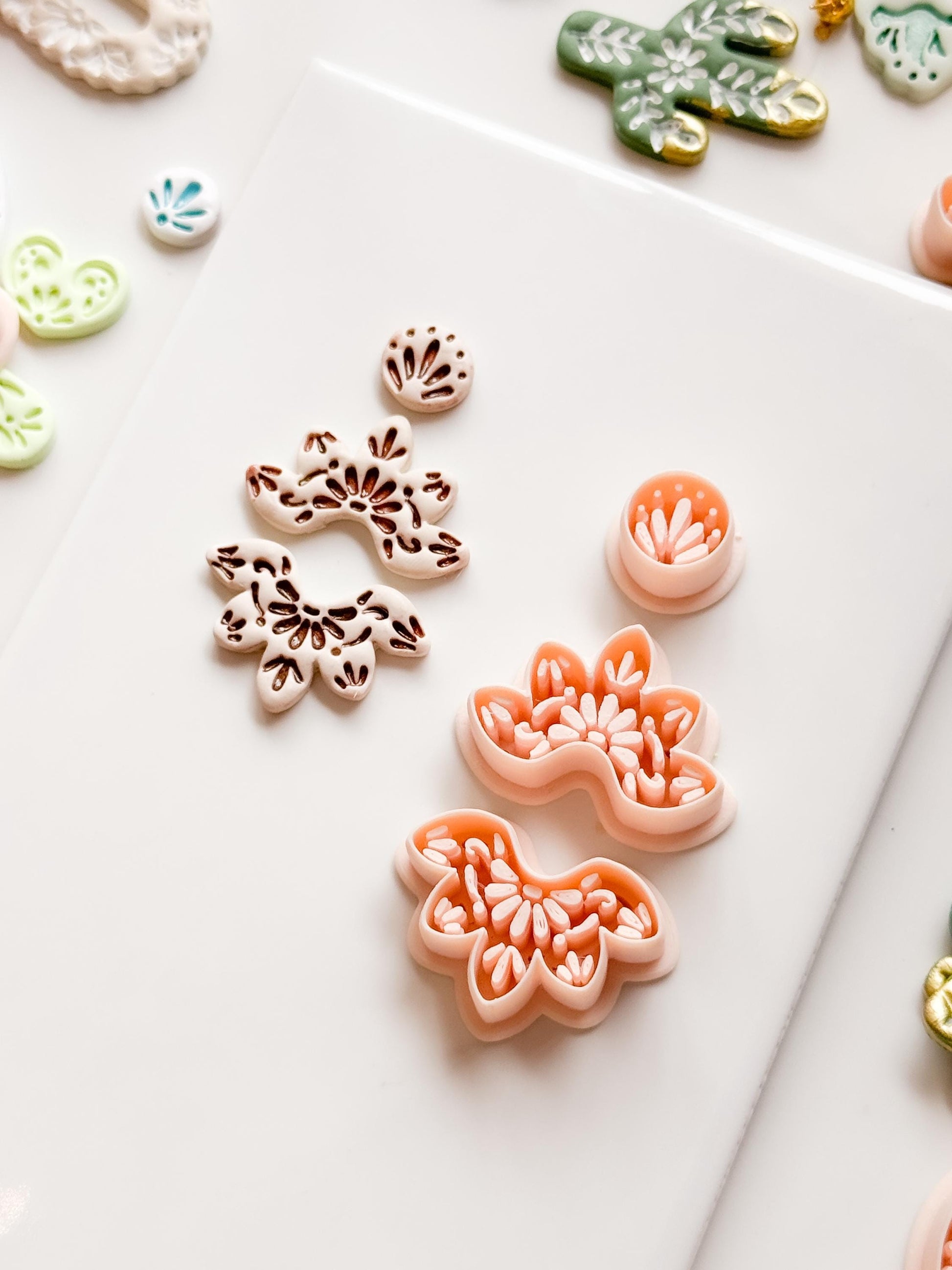 Talavera Cruz Clay Cutter: Floral Fan Shape for Polymer Clay