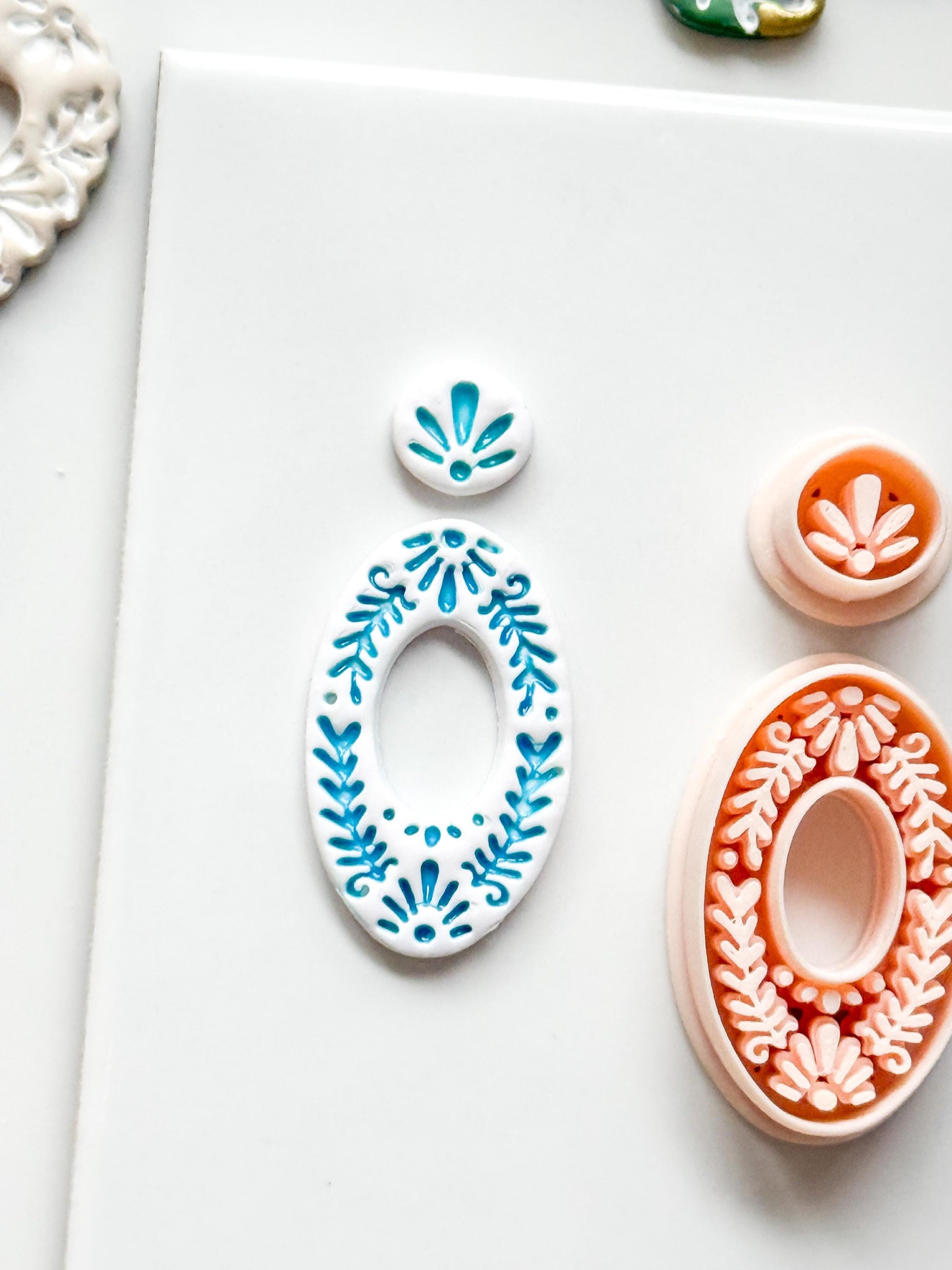 Jardín Oval Clay Cutter: Ornate Floral for Polymer Clay