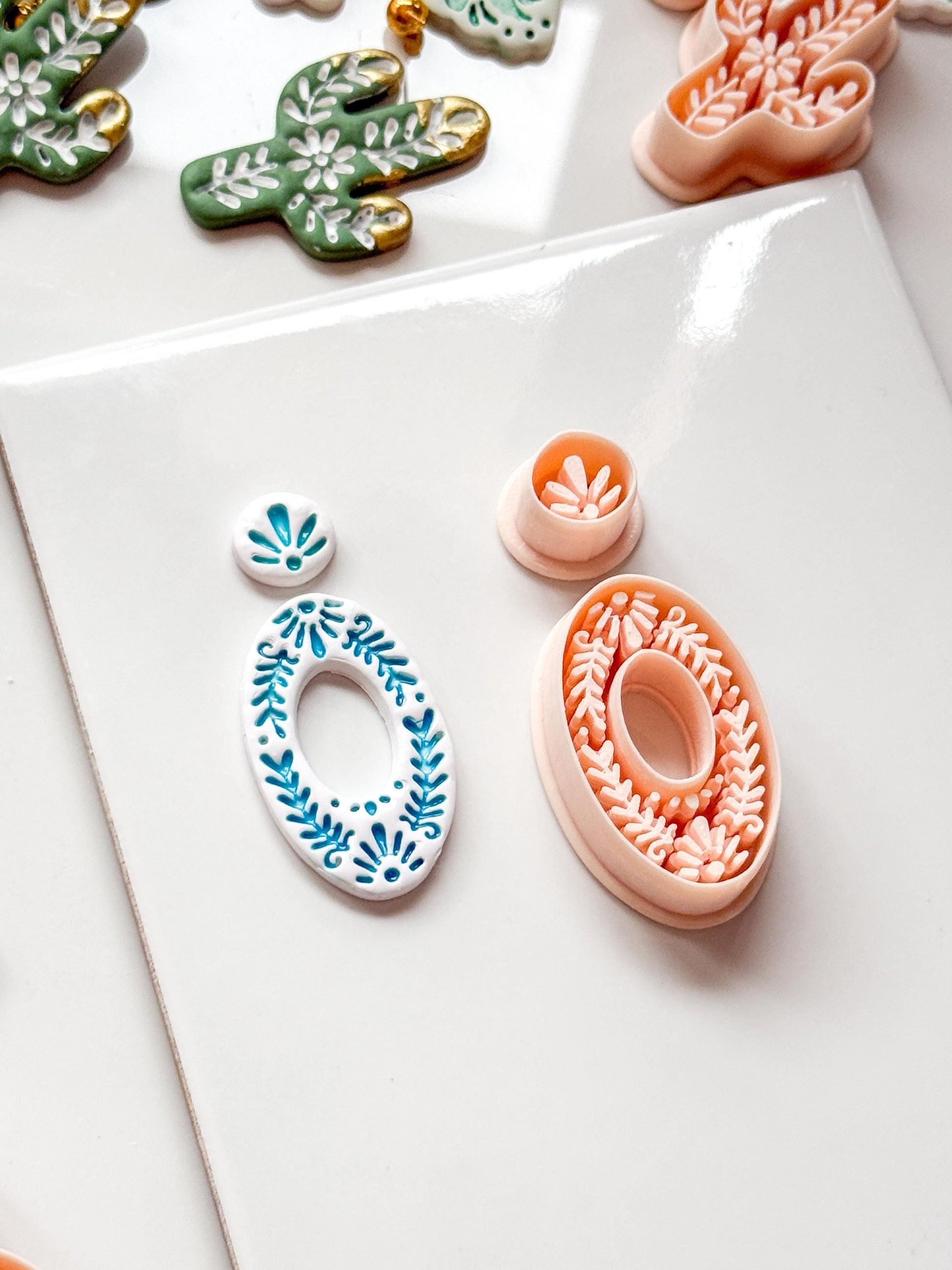 Jardín Oval Clay Cutter: Ornate Floral for Polymer Clay