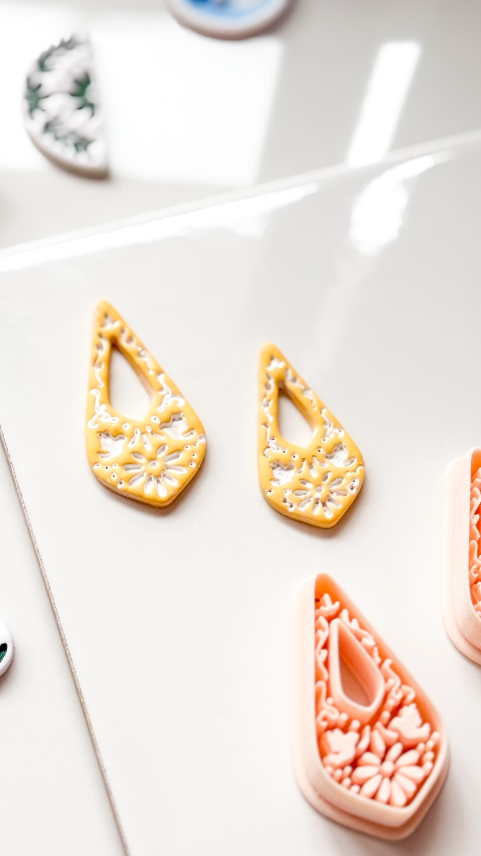 Lágrima Paloma Clay Cutter: Bird and Floral Teardrop Shape for Polymer Clay