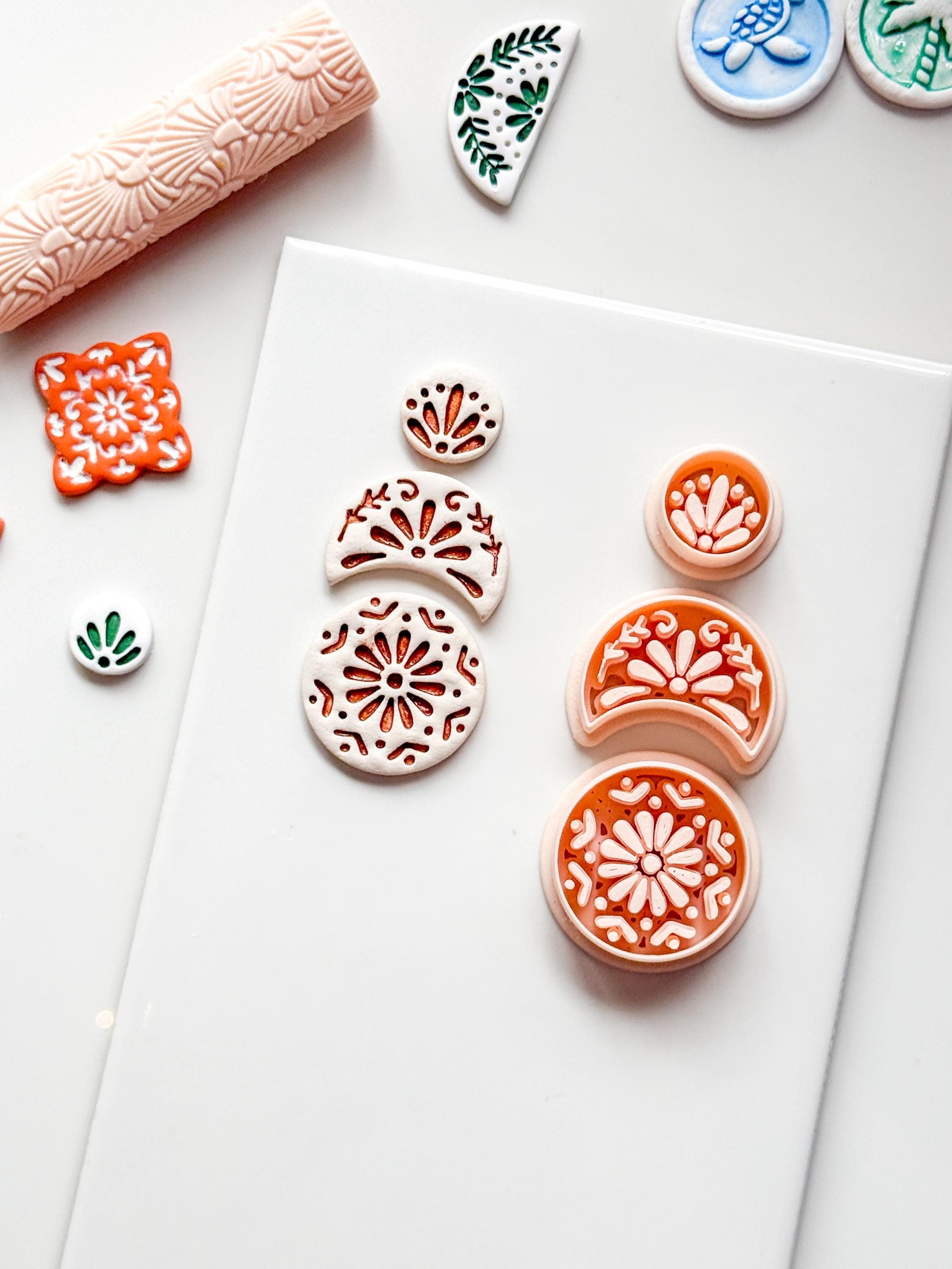 Medalla Tres Clay Cutter: Triple Tier Floral Arch for Polymer Clay