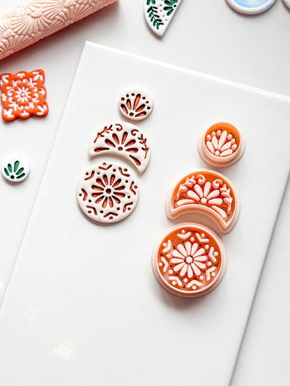 Medalla Tres Clay Cutter: Triple Tier Floral Arch for Polymer Clay
