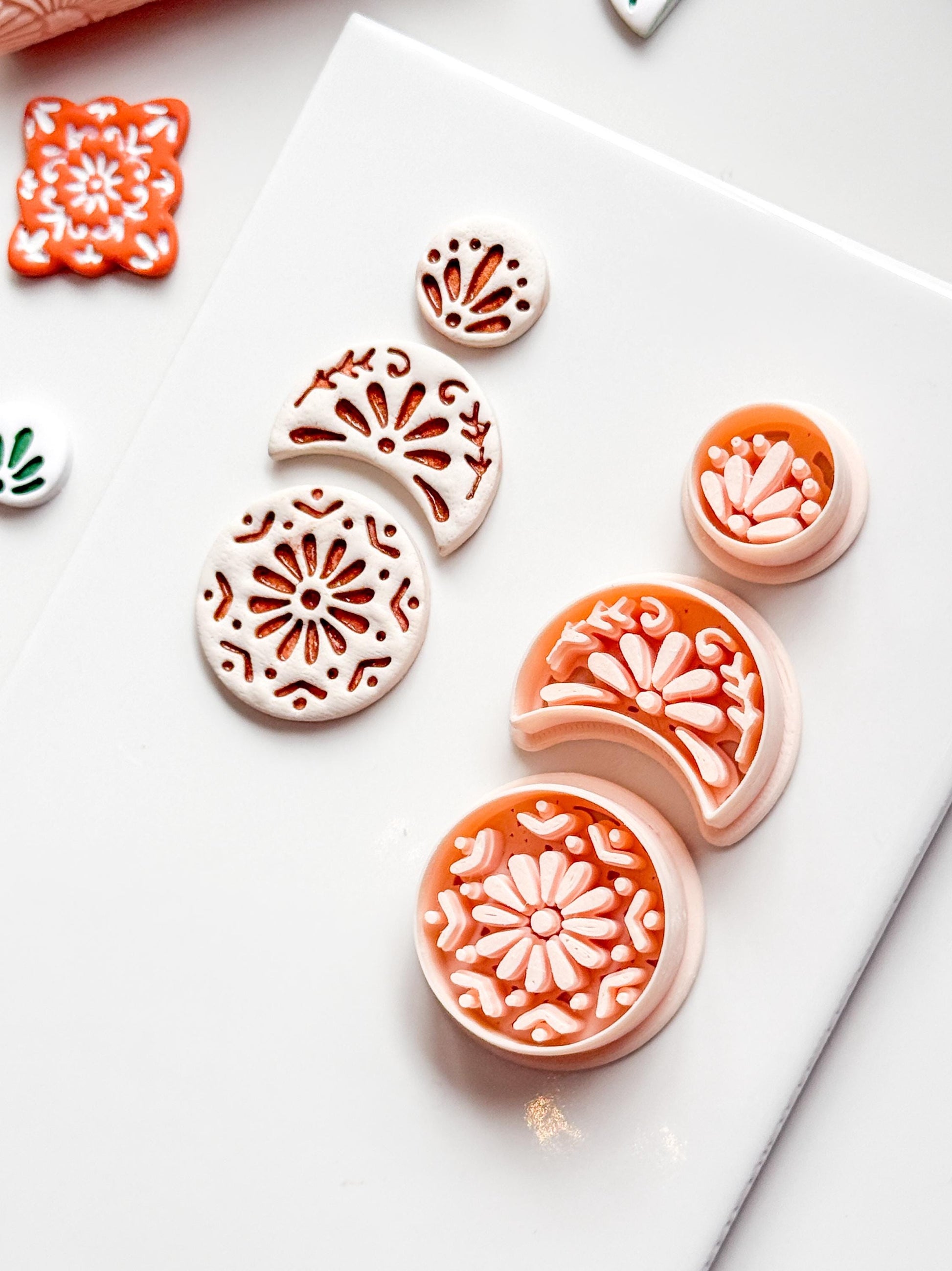 Medalla Tres Clay Cutter: Triple Tier Floral Arch for Polymer Clay