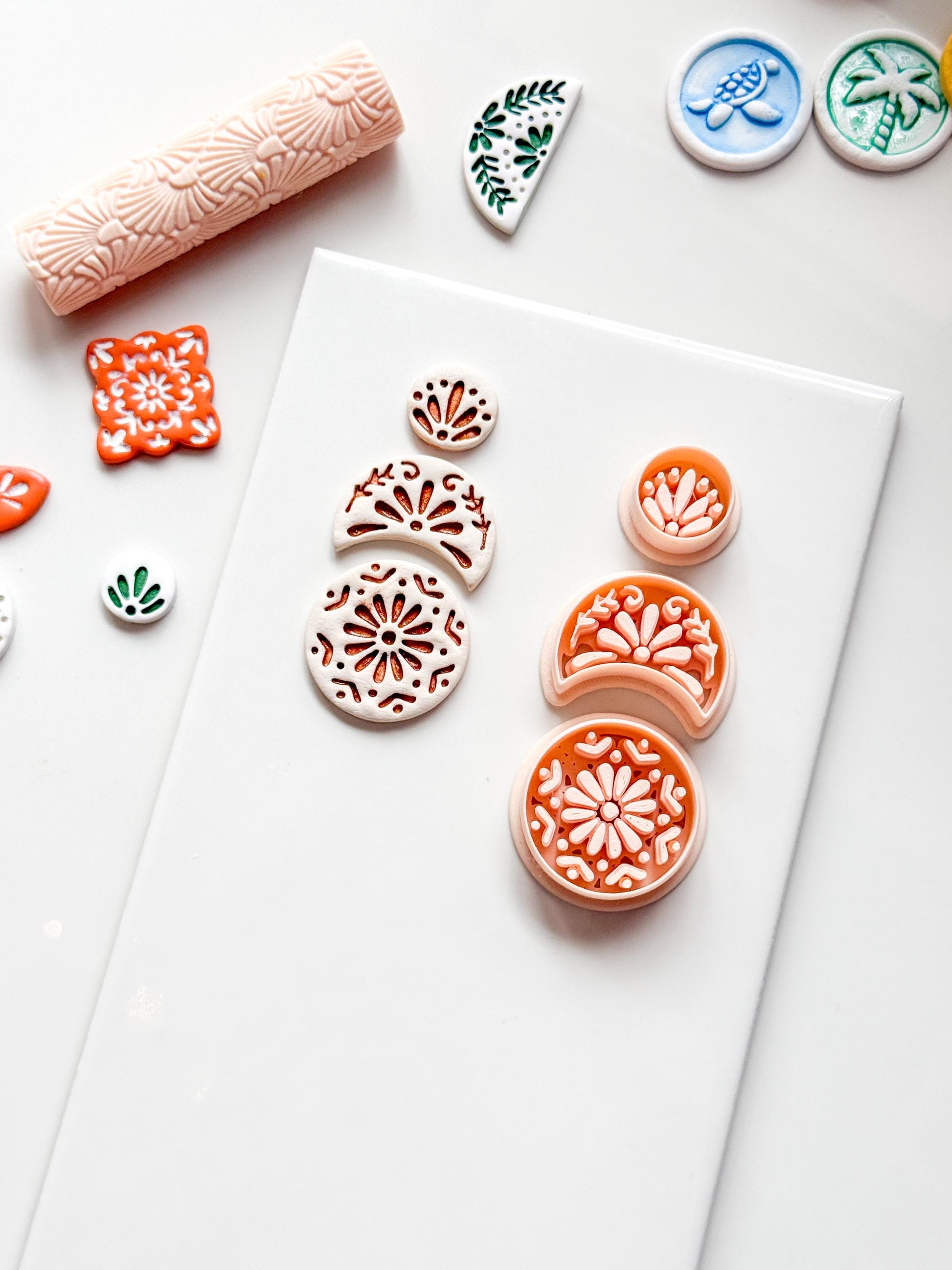 Medalla Tres Clay Cutter: Triple Tier Floral Arch for Polymer Clay