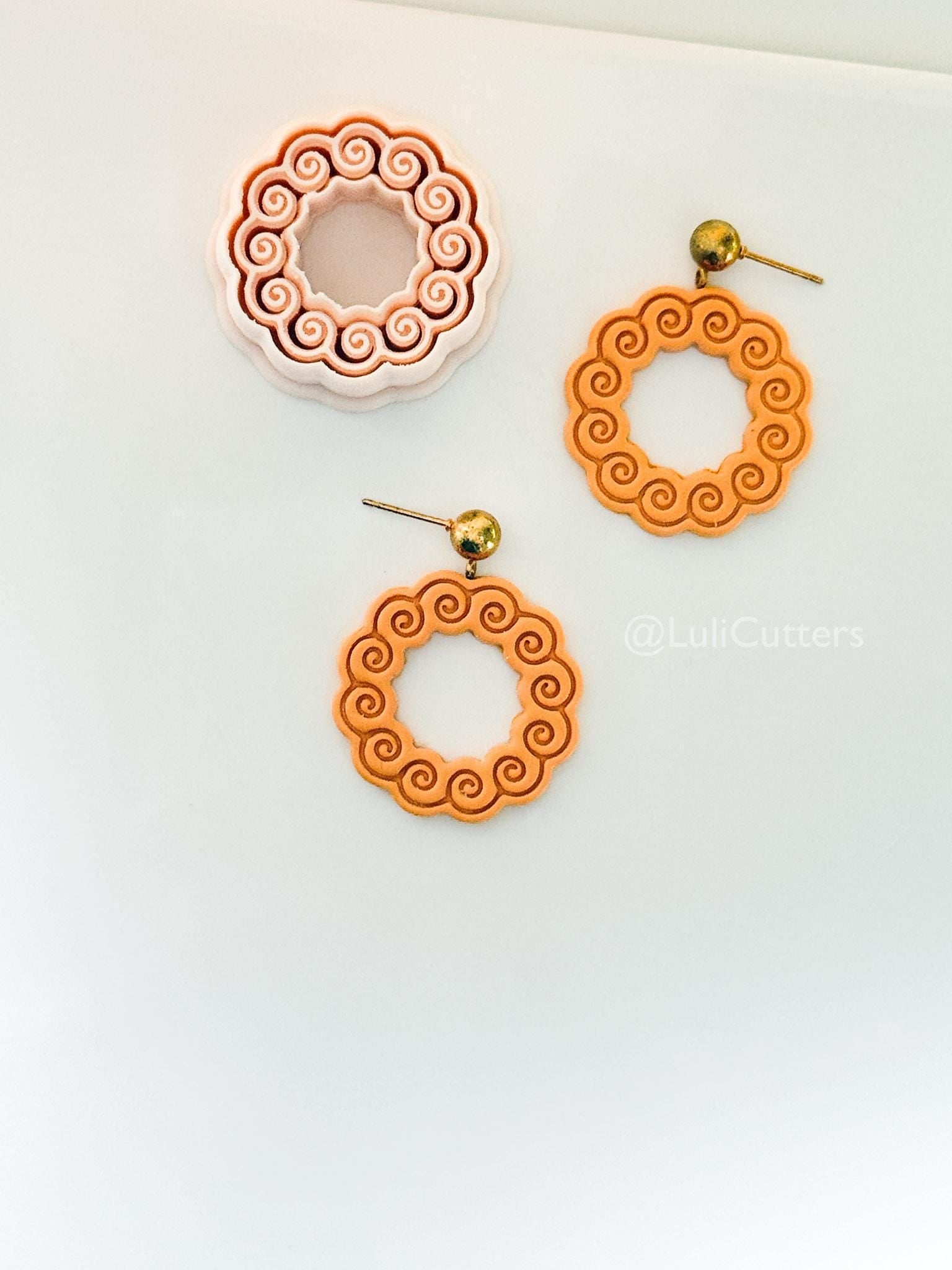 Wave Wreath Cutter: Spiral Frame Design for Polymer Clay