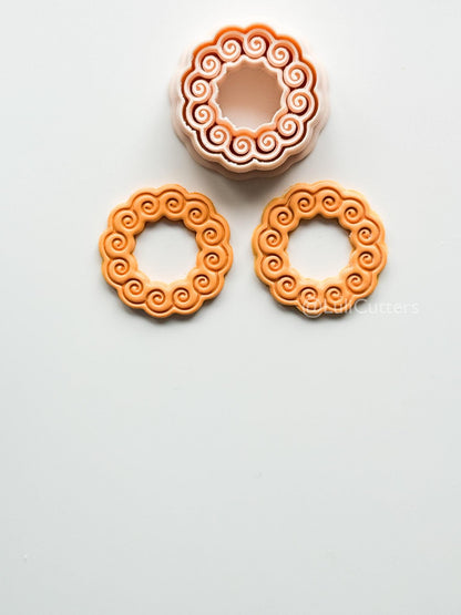Wave Wreath Cutter: Spiral Frame Design for Polymer Clay