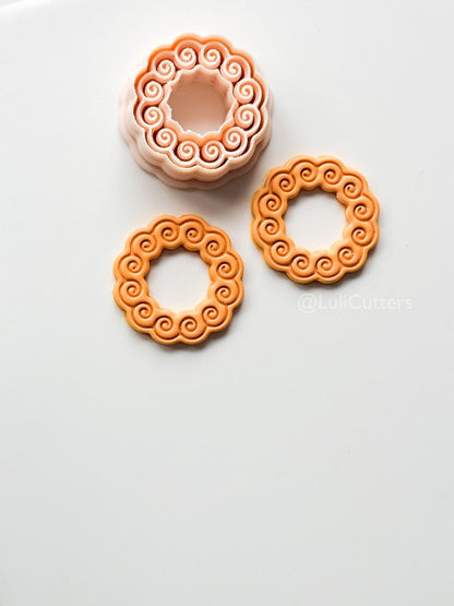 Wave Wreath Cutter: Spiral Frame Design for Polymer Clay