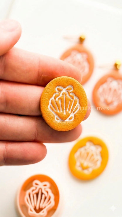 Oval Bow Shell Cutter: Scalloped Ribbed Pattern for Polymer Clay