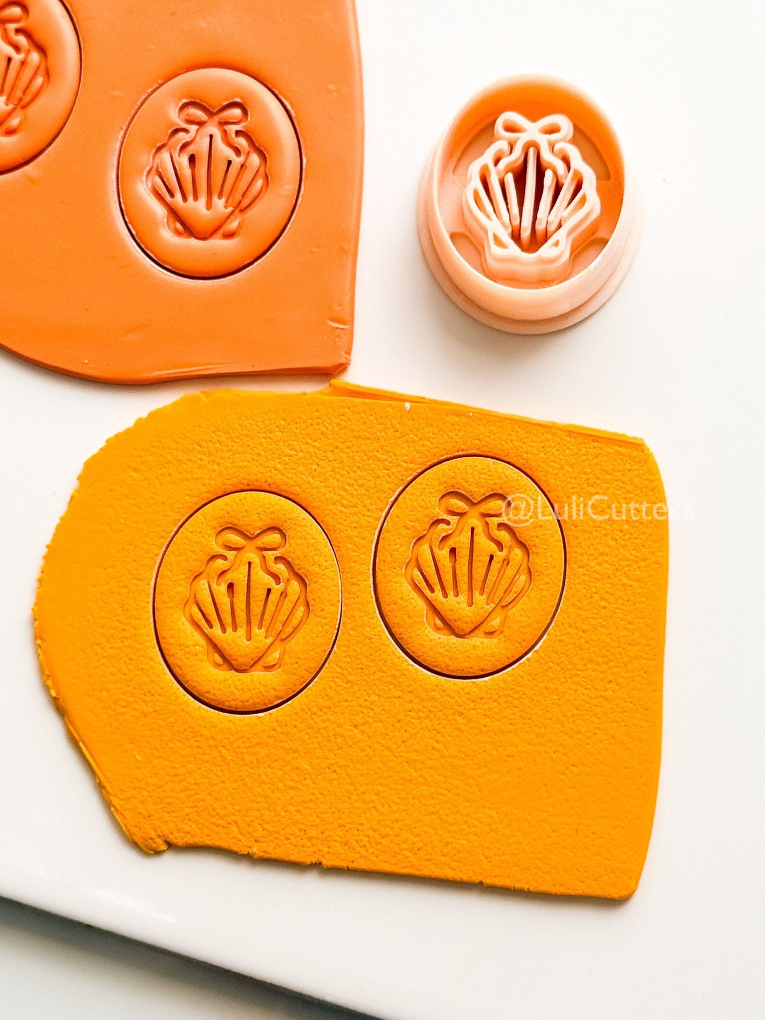 Oval Bow Shell Cutter: Scalloped Ribbed Pattern for Polymer Clay