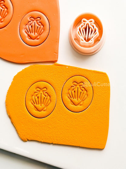 Oval Bow Shell Cutter: Scalloped Ribbed Pattern for Polymer Clay