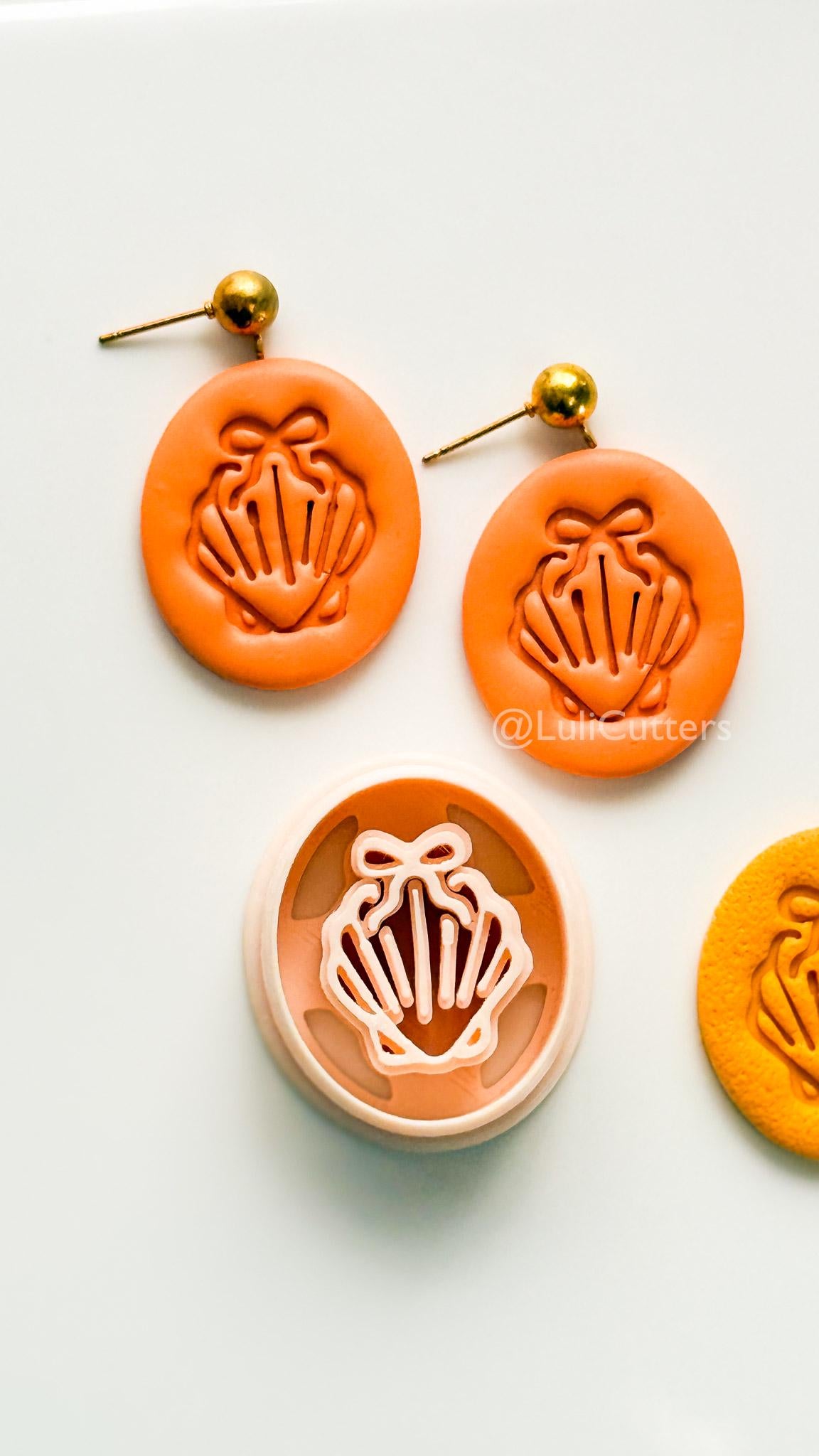 Oval Bow Shell Cutter: Scalloped Ribbed Pattern for Polymer Clay