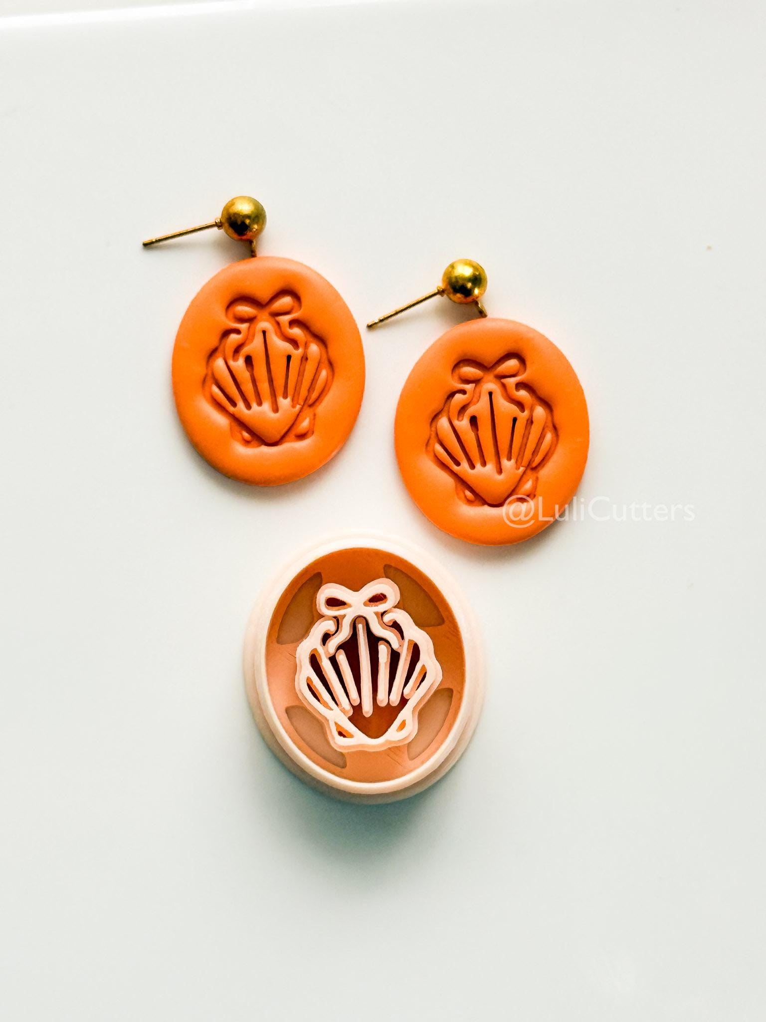 Oval Bow Shell Cutter: Scalloped Ribbed Pattern for Polymer Clay